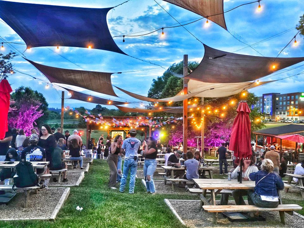 Outdoor Dining in Waynesboro